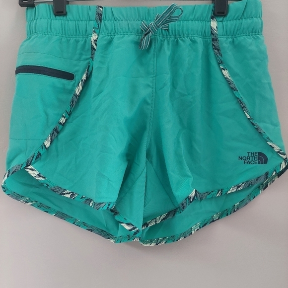 The North Face Green Athletic Women's Shorts Small Pull On Land or‎ Water - Picture 1 of 11